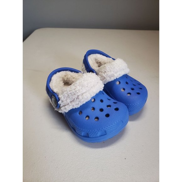 CROCS Other - Infant Crocs With Fur Lining Size 2/3.